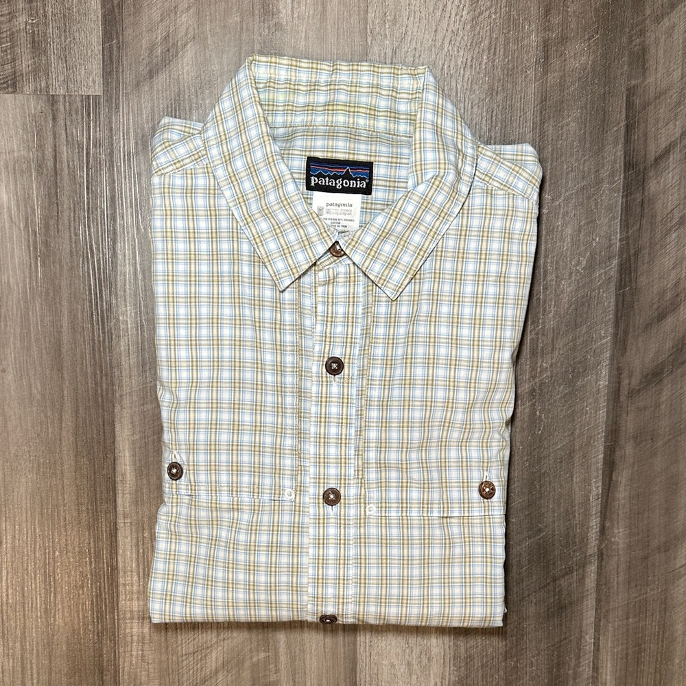 Patagonia Organic Cotton Front Vent Check Plaid Short Sleeve Button Down - Large